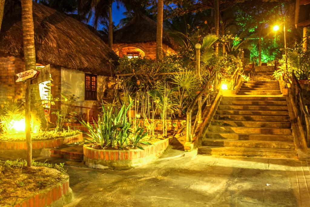 Lien Hiep Thanh Homestay & Beach Bar Дуонг-Донг Экстерьер фото