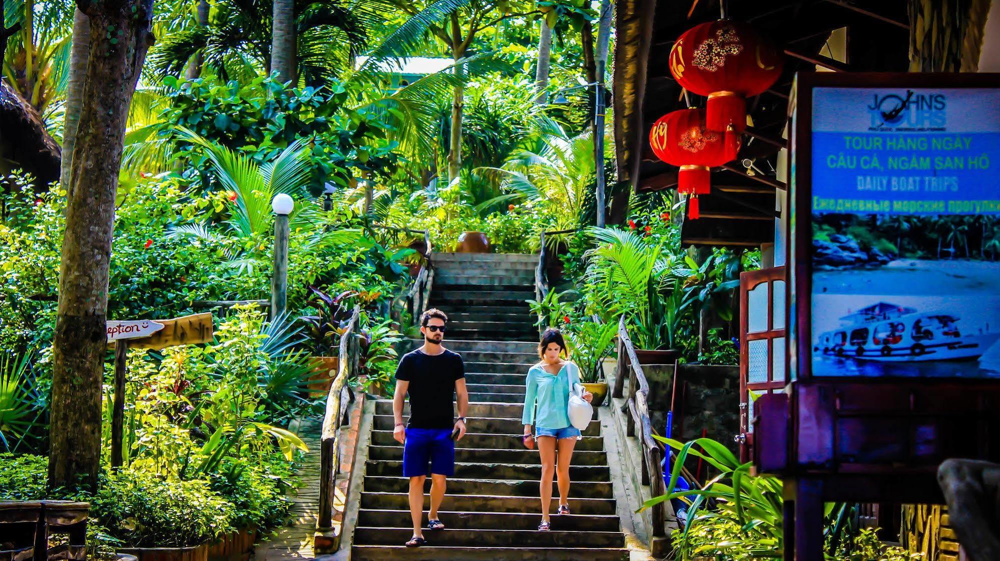 Lien Hiep Thanh Homestay & Beach Bar Дуонг-Донг Экстерьер фото